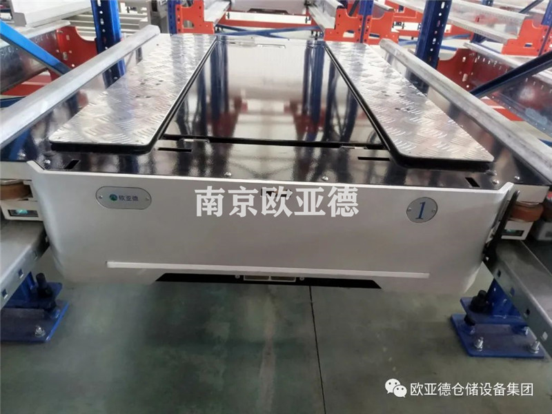 四向穿梭車